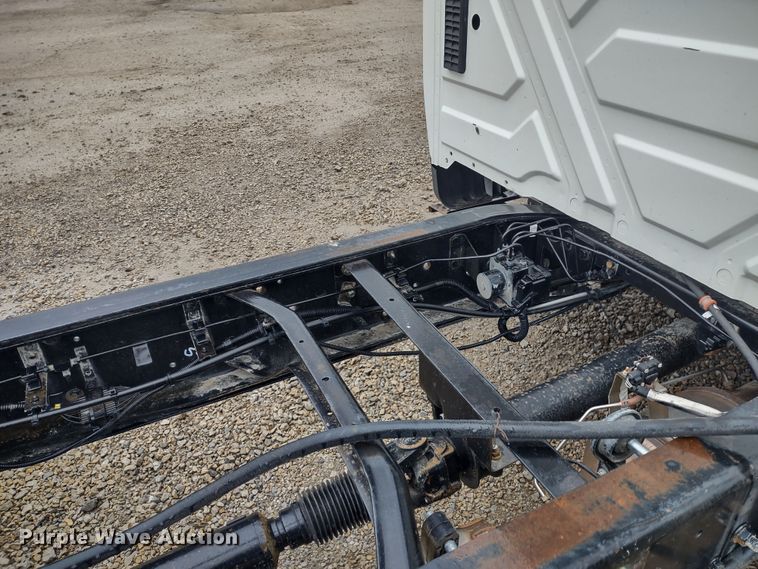 image for item DR8270 2014 International TerraStar  truck cab and chassis