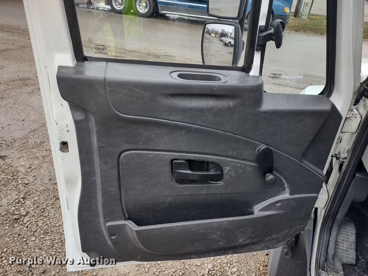 image for item DR8270 2014 International TerraStar  truck cab and chassis