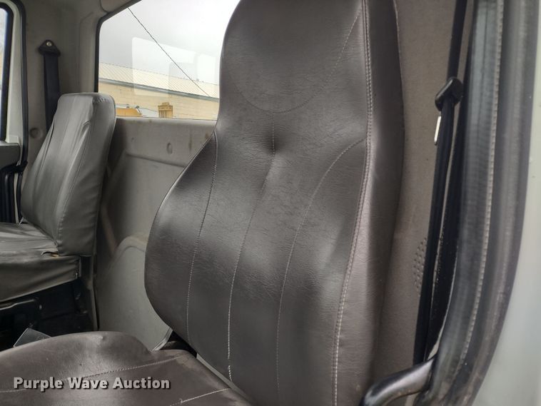 image for item DR8270 2014 International TerraStar  truck cab and chassis