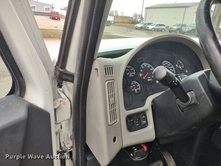 image for item DR8270 2014 International TerraStar  truck cab and chassis