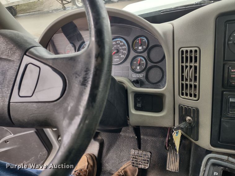 image for item DR8270 2014 International TerraStar  truck cab and chassis