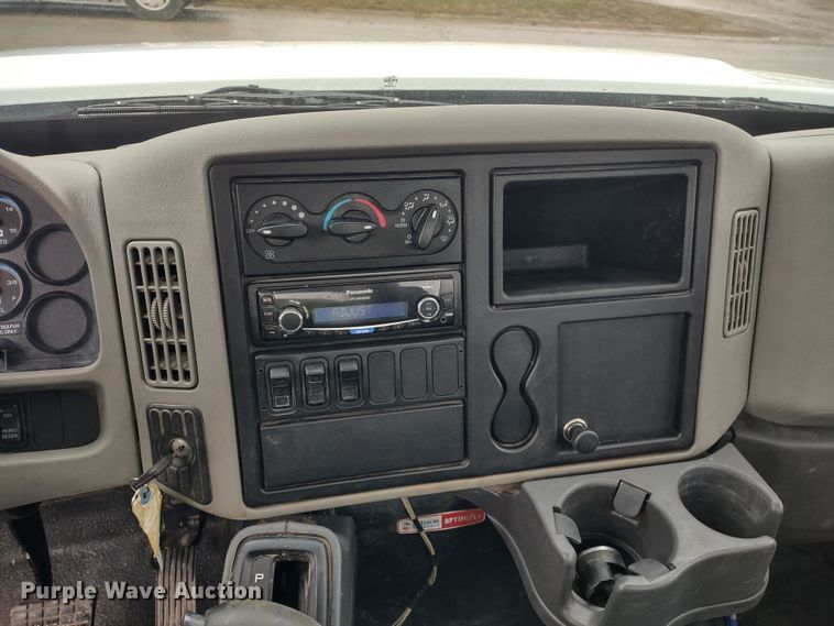 image for item DR8270 2014 International TerraStar  truck cab and chassis