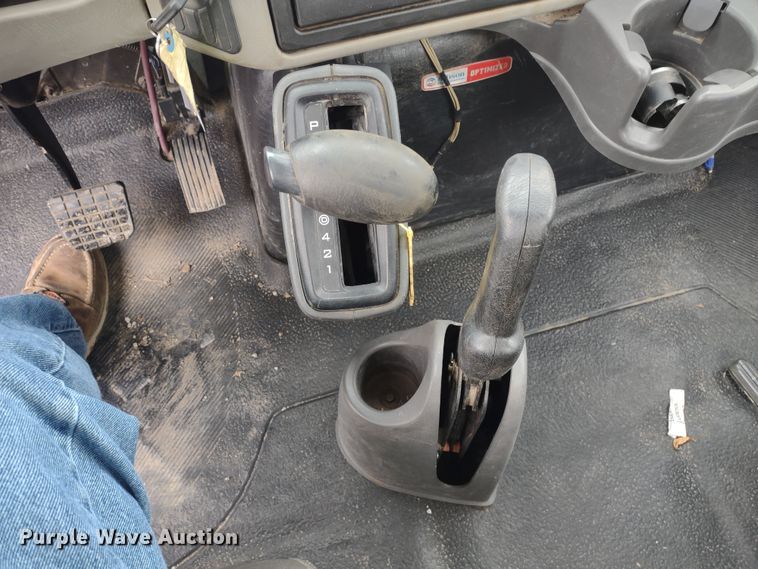 image for item DR8270 2014 International TerraStar  truck cab and chassis