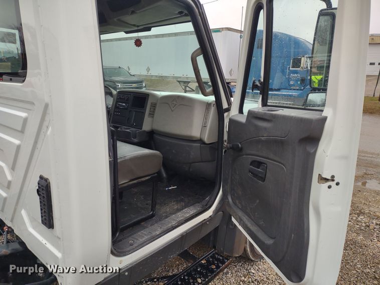 image for item DR8270 2014 International TerraStar  truck cab and chassis