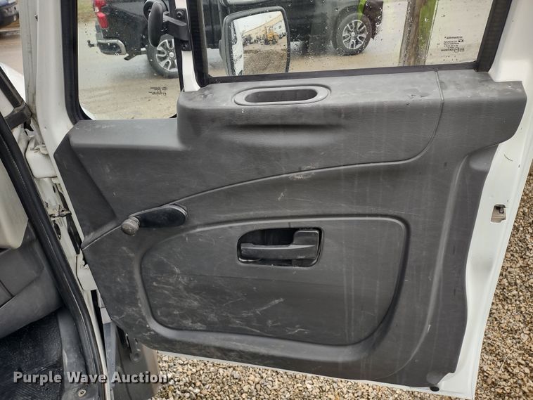 image for item DR8270 2014 International TerraStar  truck cab and chassis