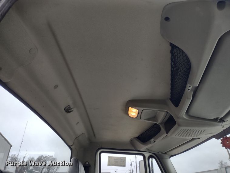 image for item DR8270 2014 International TerraStar  truck cab and chassis