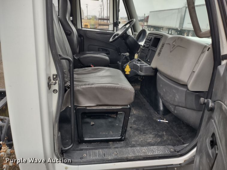 image for item DR8270 2014 International TerraStar  truck cab and chassis