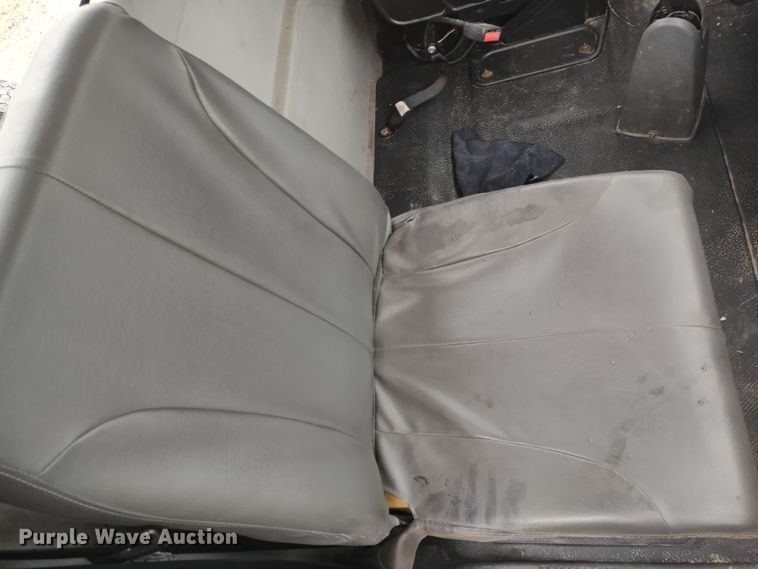 image for item DR8270 2014 International TerraStar  truck cab and chassis