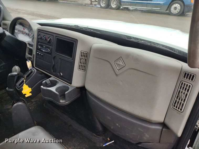 image for item DR8270 2014 International TerraStar  truck cab and chassis