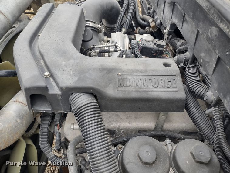 image for item DR8270 2014 International TerraStar  truck cab and chassis