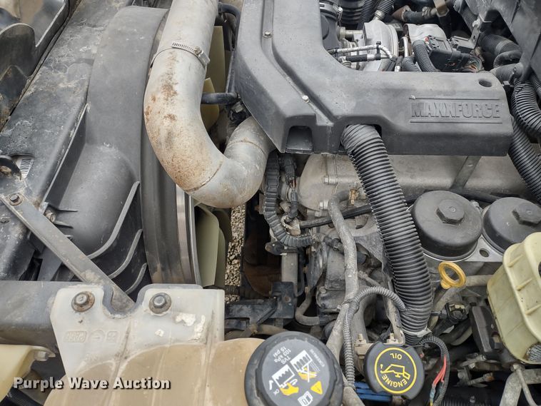 image for item DR8270 2014 International TerraStar  truck cab and chassis