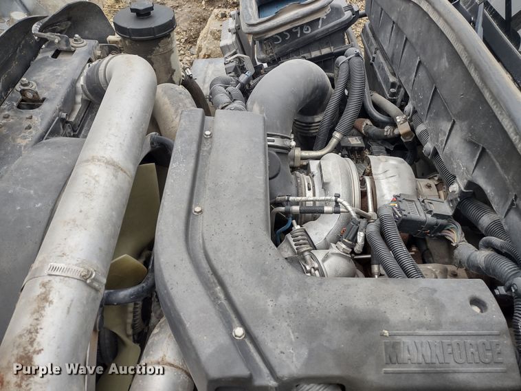 image for item DR8270 2014 International TerraStar  truck cab and chassis