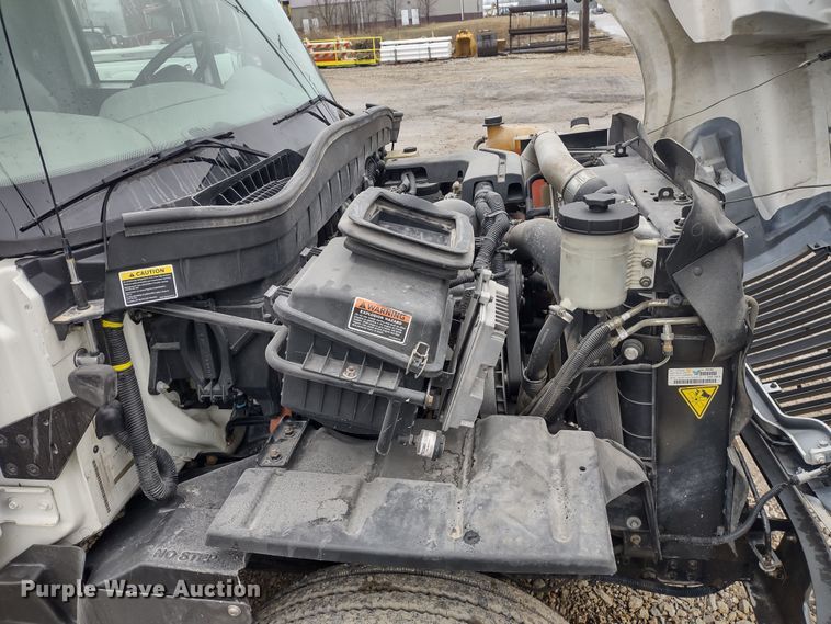 image for item DR8270 2014 International TerraStar  truck cab and chassis