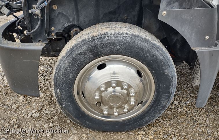 image for item DR8270 2014 International TerraStar  truck cab and chassis