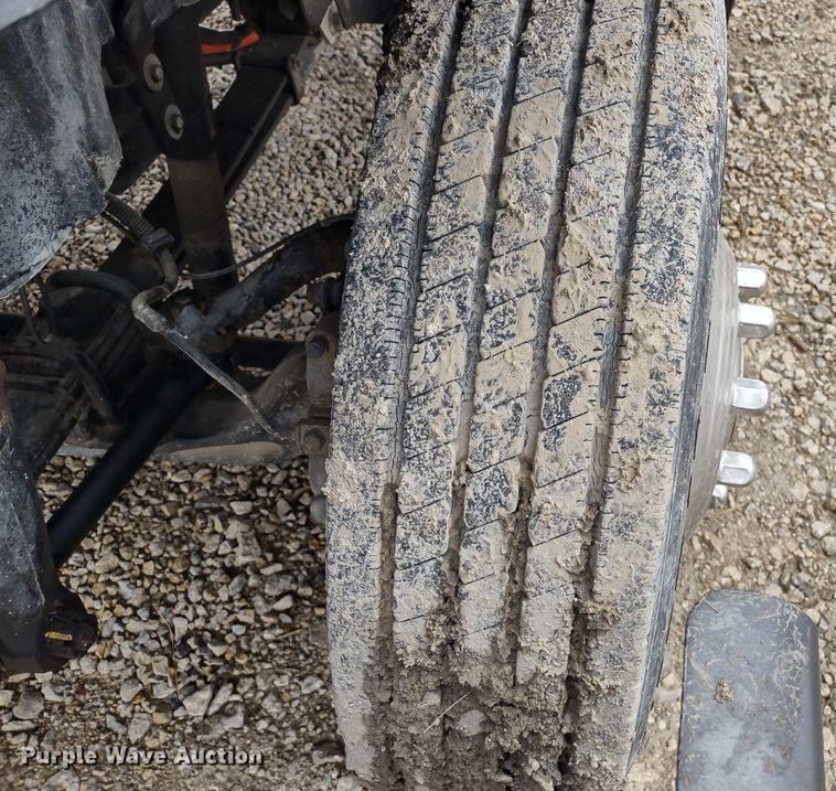 image for item DR8270 2014 International TerraStar  truck cab and chassis