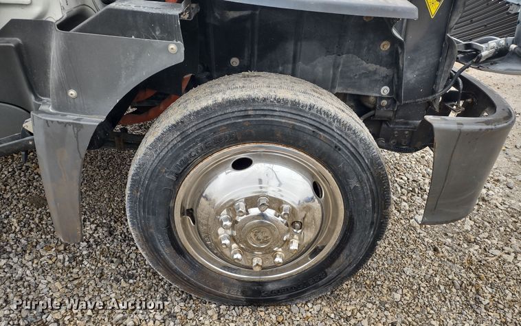 image for item DR8270 2014 International TerraStar  truck cab and chassis