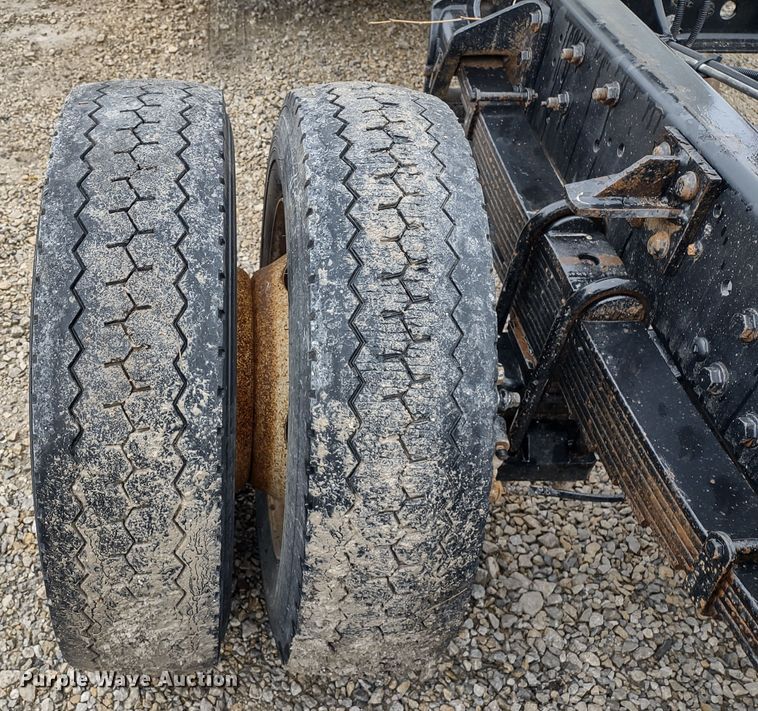 image for item DR8270 2014 International TerraStar  truck cab and chassis