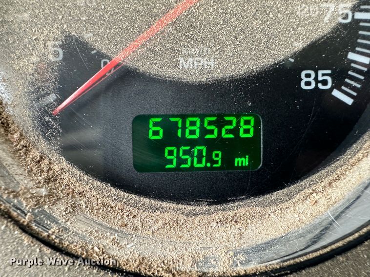 image for item DS8318 2011 Kenworth T800  semi truck