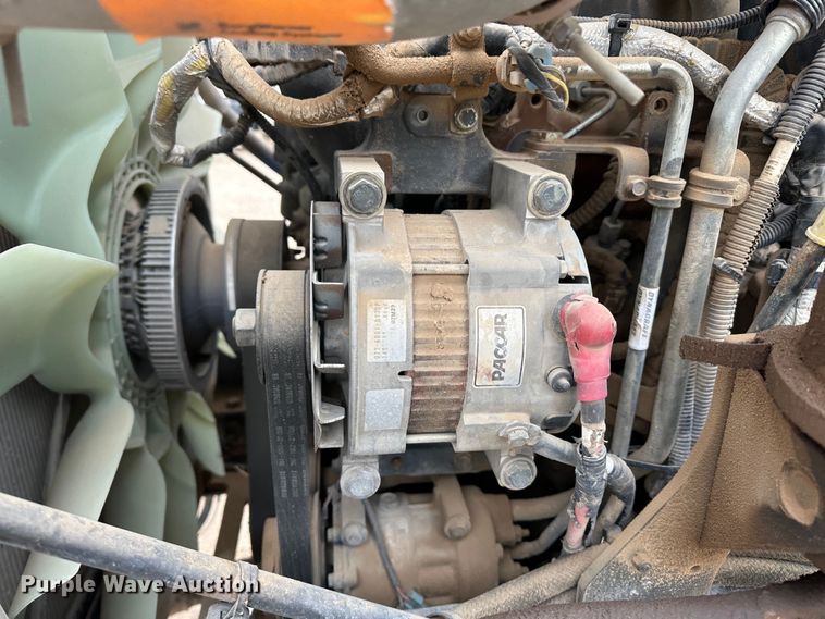 image for item DS8318 2011 Kenworth T800  semi truck