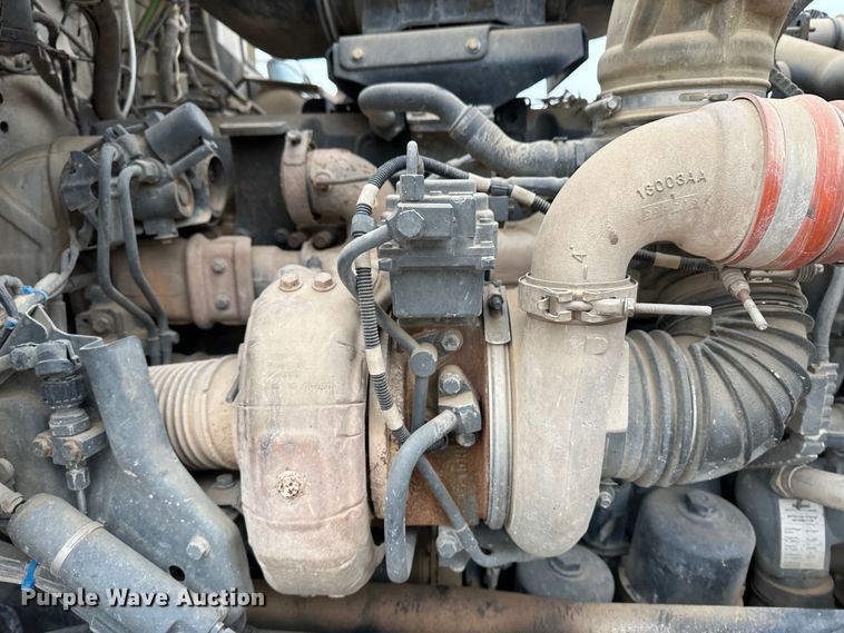 image for item DS8318 2011 Kenworth T800  semi truck