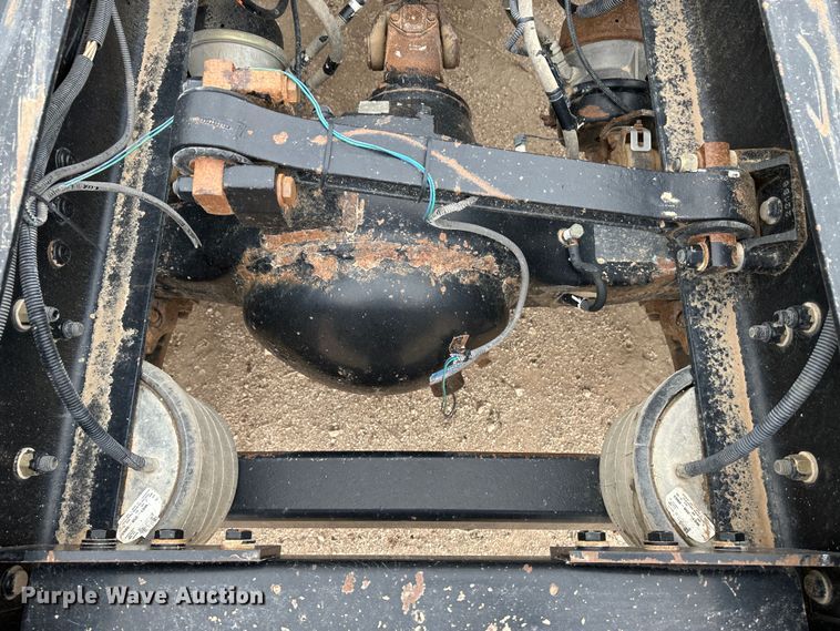 image for item DS8318 2011 Kenworth T800  semi truck