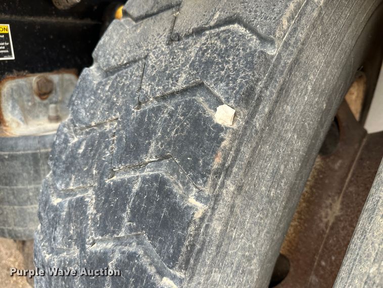 image for item DS8318 2011 Kenworth T800  semi truck