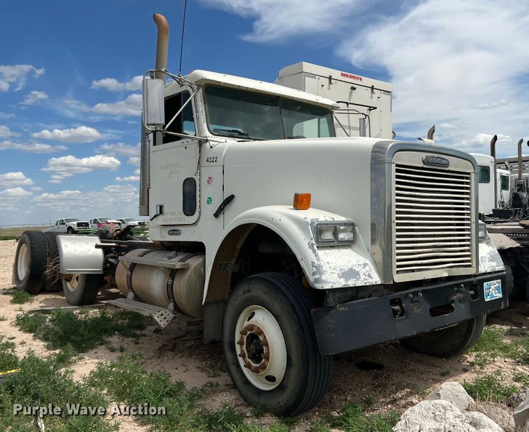 image for item DS8322 2007 Freightliner FLD  semi truck