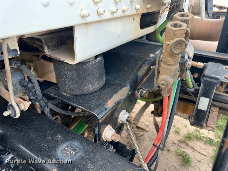 image for item DS8322 2007 Freightliner FLD  semi truck