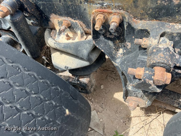 image for item DS8322 2007 Freightliner FLD  semi truck