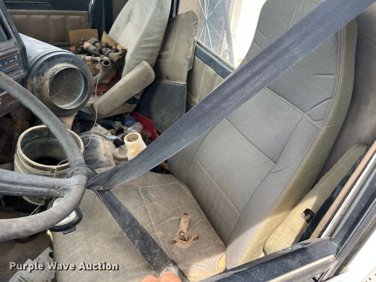 image for item DS8322 2007 Freightliner FLD  semi truck