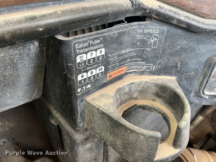 image for item DS8322 2007 Freightliner FLD  semi truck