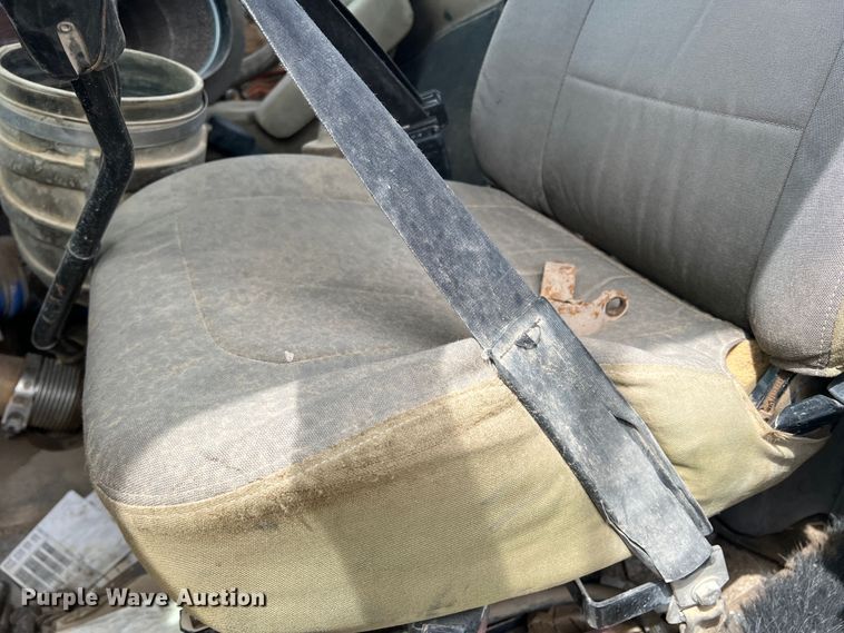 image for item DS8322 2007 Freightliner FLD  semi truck