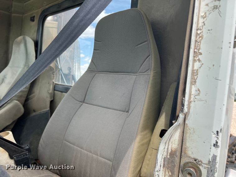 image for item DS8322 2007 Freightliner FLD  semi truck