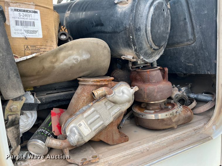 image for item DS8322 2007 Freightliner FLD  semi truck