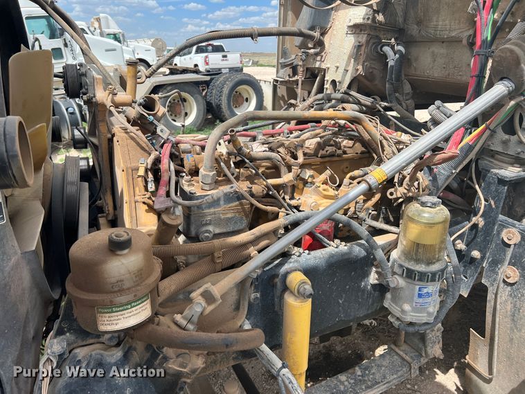 image for item DS8322 2007 Freightliner FLD  semi truck