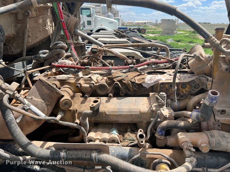 image for item DS8322 2007 Freightliner FLD  semi truck