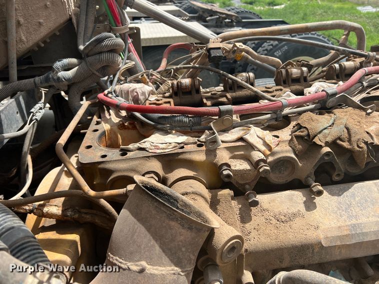 image for item DS8322 2007 Freightliner FLD  semi truck