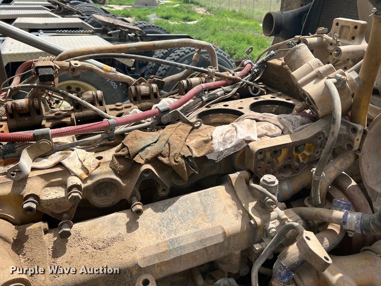 image for item DS8322 2007 Freightliner FLD  semi truck