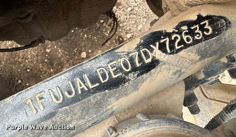 image for item DS8322 2007 Freightliner FLD  semi truck