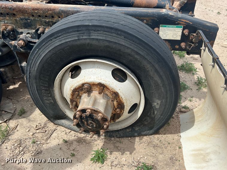 image for item DS8322 2007 Freightliner FLD  semi truck