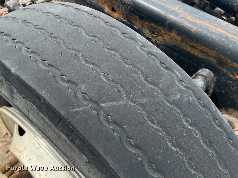 image for item DS8322 2007 Freightliner FLD  semi truck