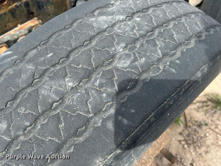 image for item DS8322 2007 Freightliner FLD  semi truck