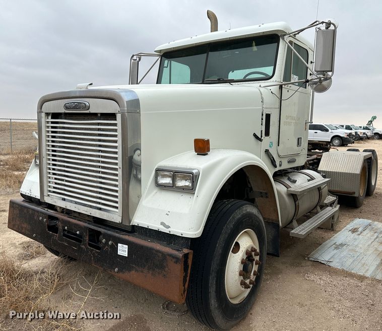 image for item DS8329 2008 Freightliner FLD  semi truck