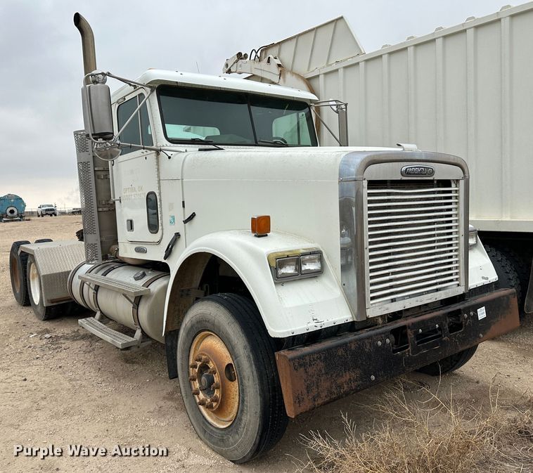 image for item DS8329 2008 Freightliner FLD  semi truck