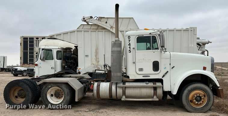 image for item DS8329 2008 Freightliner FLD  semi truck