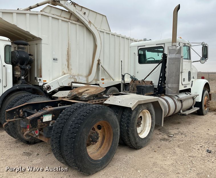 image for item DS8329 2008 Freightliner FLD  semi truck