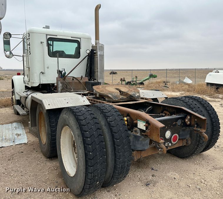 image for item DS8329 2008 Freightliner FLD  semi truck