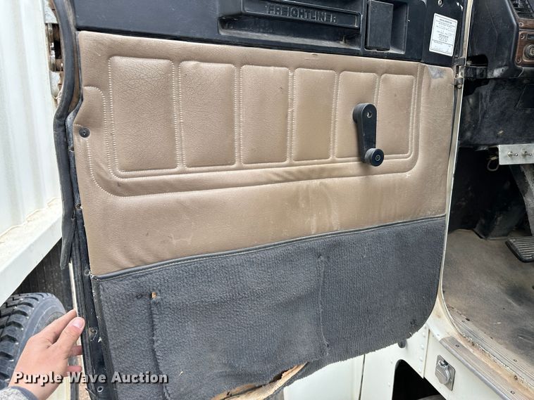 image for item DS8329 2008 Freightliner FLD  semi truck