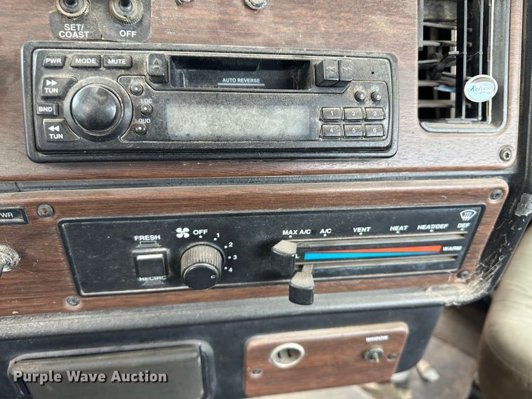 image for item DS8329 2008 Freightliner FLD  semi truck