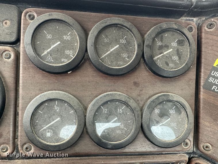 image for item DS8329 2008 Freightliner FLD  semi truck